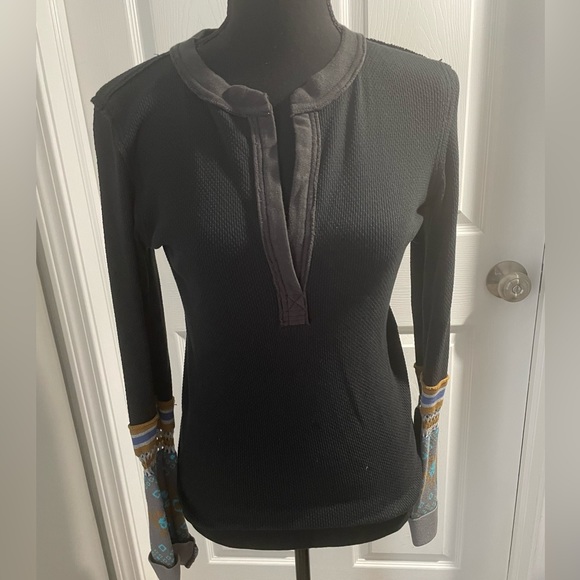 Free People Tops - Free people thermal knit print sleeve black body in size medium